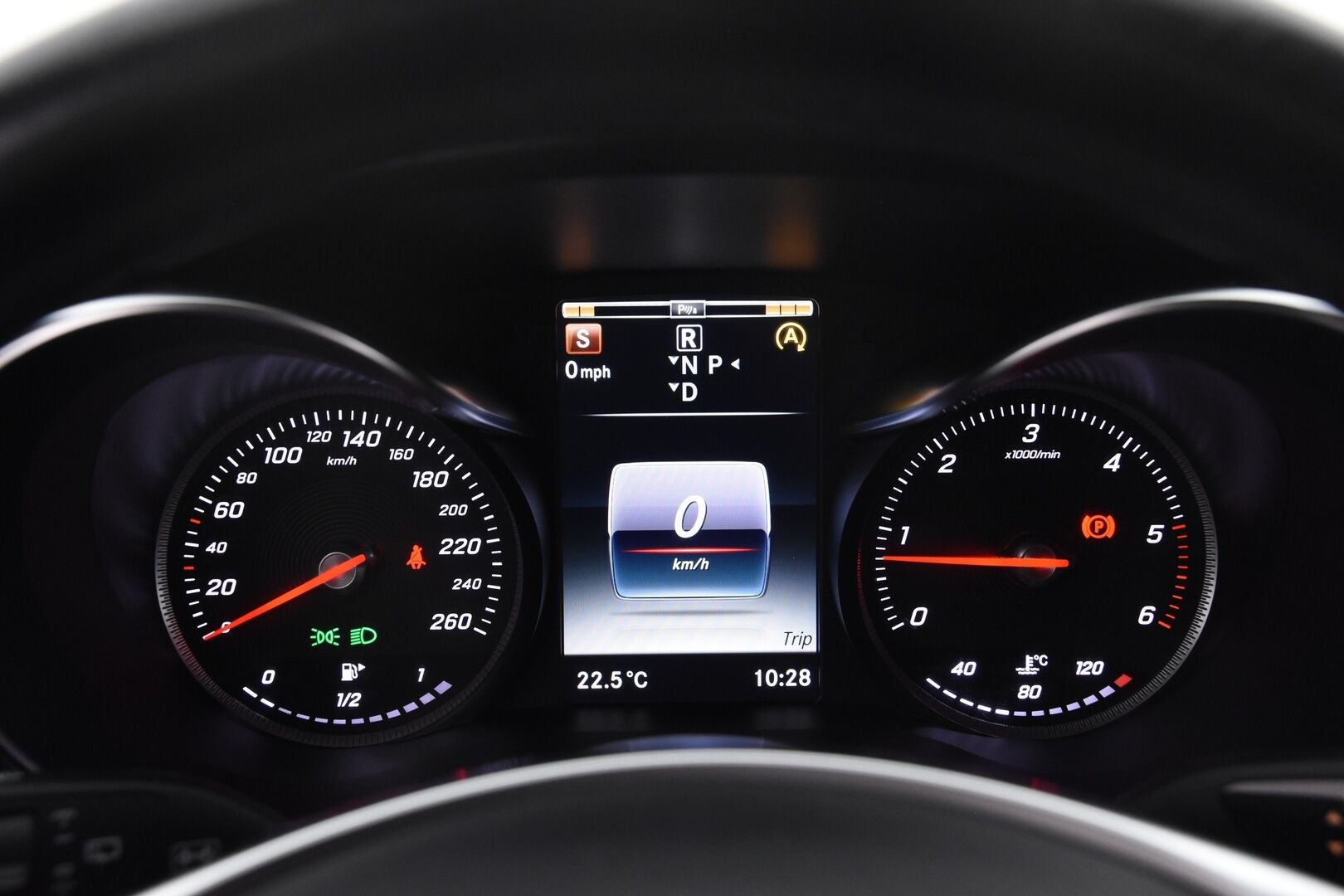 Mercedes-Benz C 2015 250 BlueTec T A Premium Business / Huippuvarusteet / AMG-Styling / Burmester / DTR+ / Keyless / Eibach / Navi / Peruutuskamera! - *Siisti / Huippuvarusteet*
