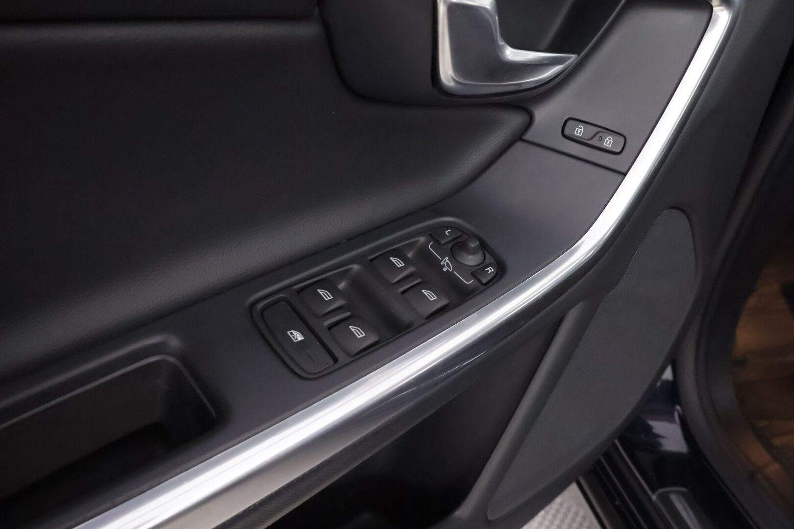 Volvo S60 2017 T4 Summum aut - Suomiauto | Webasto | High Perf Audio | Nahkasisusta | Muistipenkki | Vetokoukku | Huippuvarusteet | Juuri tullut Tampereelle! - KORKO VAIN 3,99 %