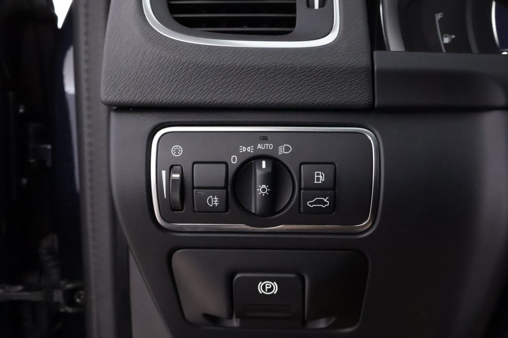 Volvo S60 2017 T4 Summum aut - Suomiauto | Webasto | High Perf Audio | Nahkasisusta | Muistipenkki | Vetokoukku | Huippuvarusteet | Juuri tullut Tampereelle! - KORKO VAIN 3,99 %
