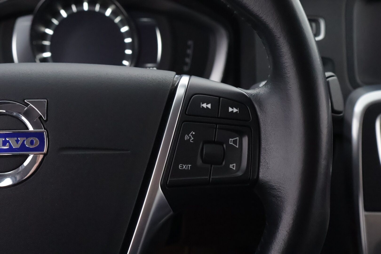 Volvo S60 2017 T4 Summum aut - Suomiauto | Webasto | High Perf Audio | Nahkasisusta | Muistipenkki | Vetokoukku | Huippuvarusteet | Juuri tullut Tampereelle! - KORKO VAIN 3,99 %