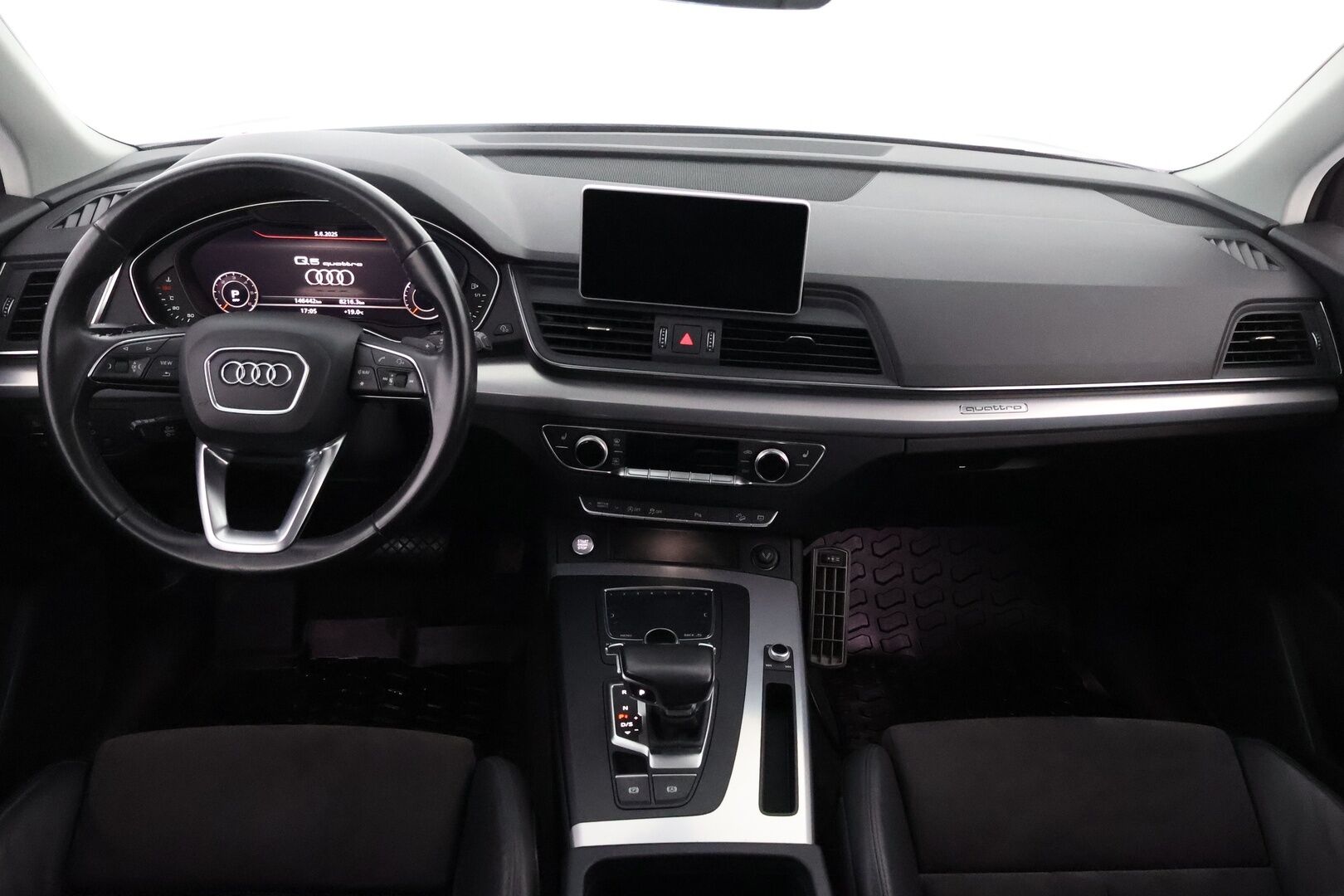 Audi Q5 2017 Business Sport 2,0 TDI 140 kW quattro S tronic - Suomiauto / Ilma-Alusta / Digital Cockpit / Vetokoukku / Nahka-Alcantara / Navi / Lohko & Sisäpistoke!