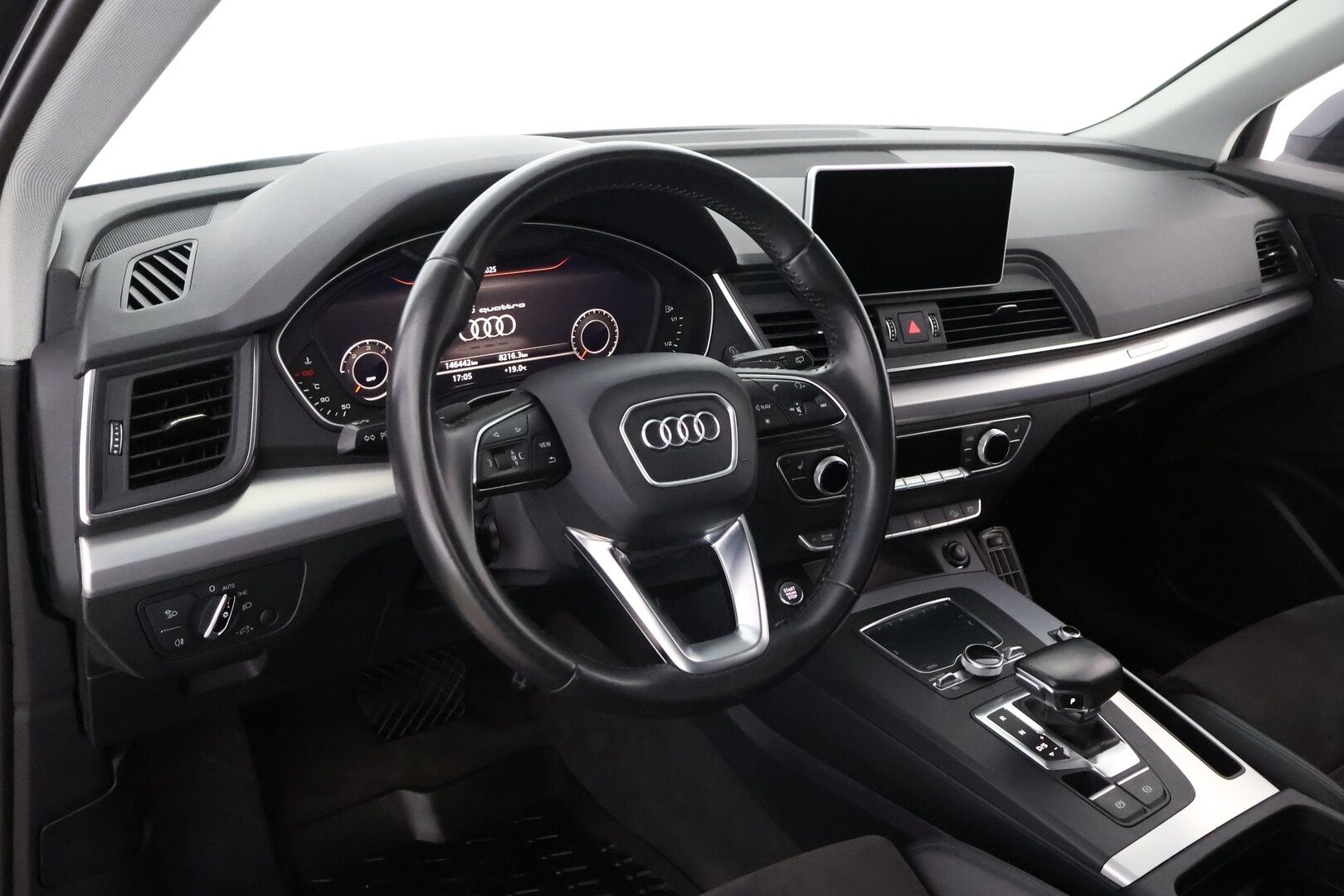 Audi Q5 2017 Business Sport 2,0 TDI 140 kW quattro S tronic - Suomiauto / Ilma-Alusta / Digital Cockpit / Vetokoukku / Nahka-Alcantara / Navi / Lohko & Sisäpistoke!