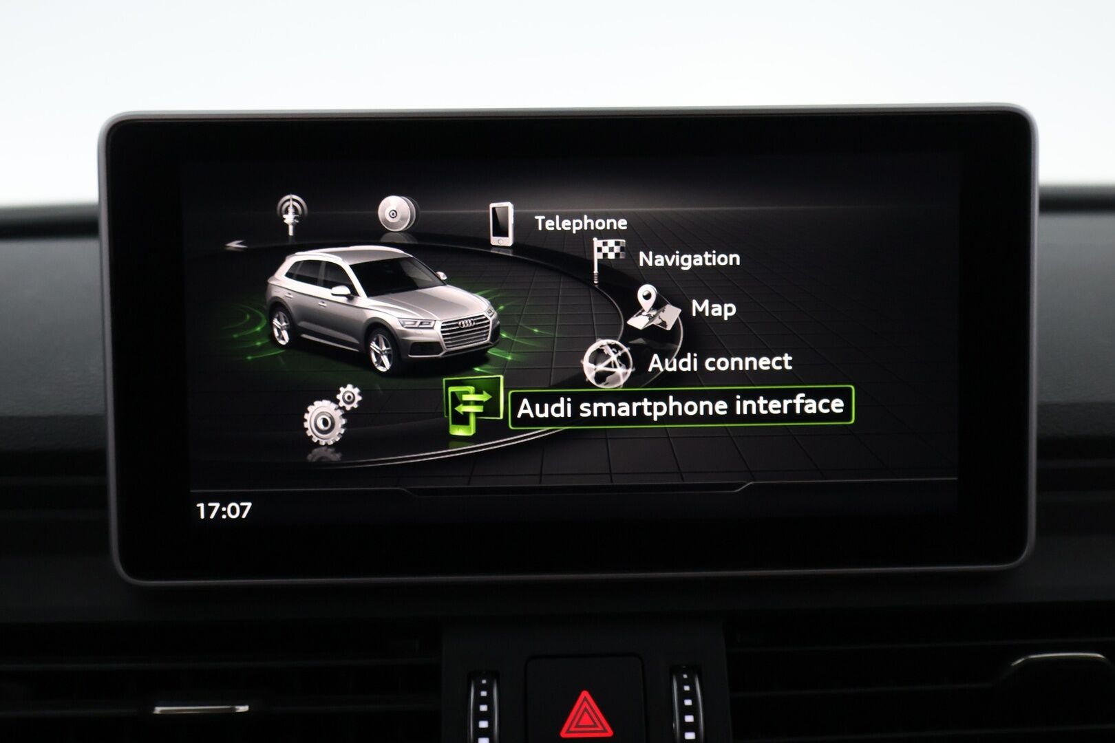 Audi Q5 2017 Business Sport 2,0 TDI 140 kW quattro S tronic - Suomiauto / Ilma-Alusta / Digital Cockpit / Vetokoukku / Nahka-Alcantara / Navi / Lohko & Sisäpistoke!