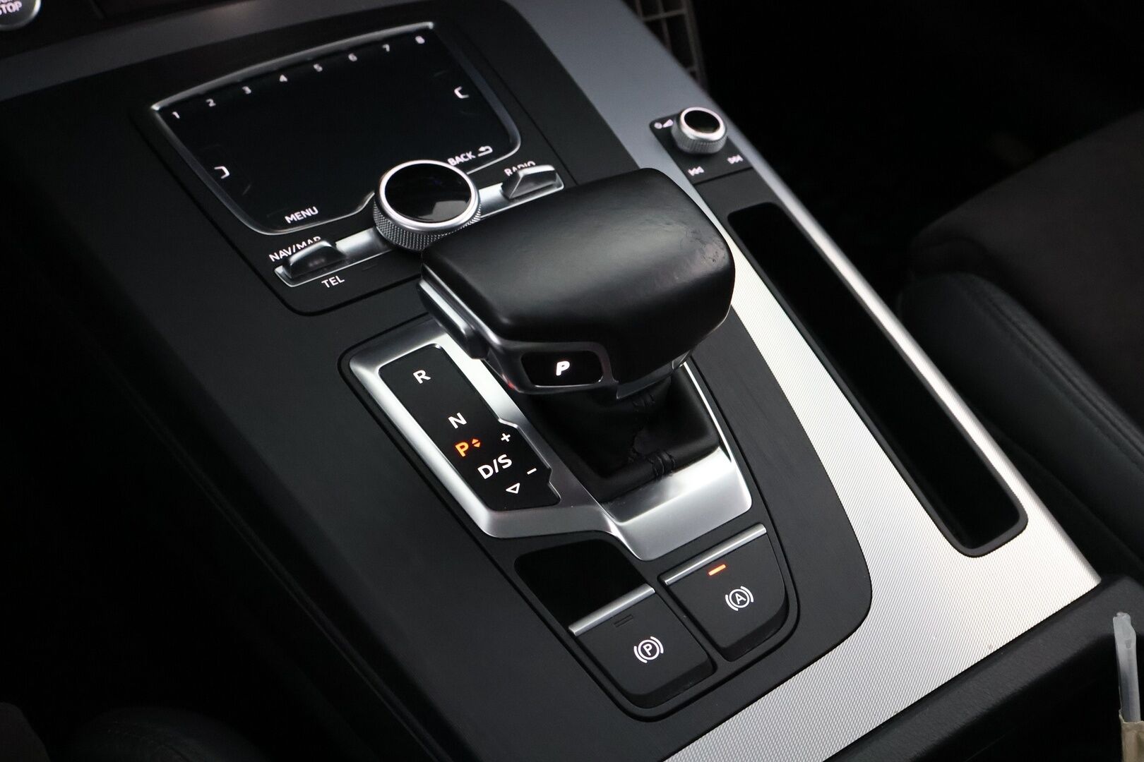 Audi Q5 2017 Business Sport 2,0 TDI 140 kW quattro S tronic - Suomiauto / Ilma-Alusta / Digital Cockpit / Vetokoukku / Nahka-Alcantara / Navi / Lohko & Sisäpistoke!