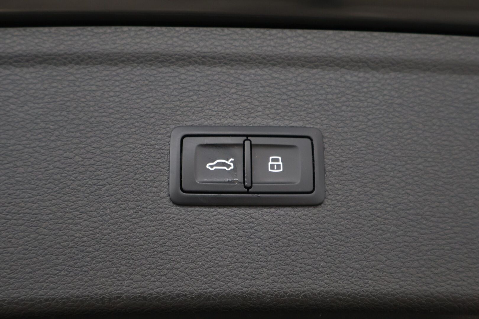 Audi Q5 2017 Business Sport 2,0 TDI 140 kW quattro S tronic - Suomiauto / Ilma-Alusta / Digital Cockpit / Vetokoukku / Nahka-Alcantara / Navi / Lohko & Sisäpistoke!