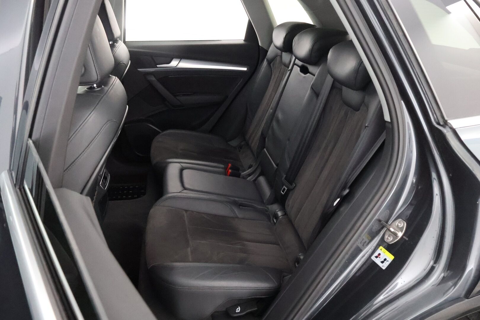 Audi Q5 2017 Business Sport 2,0 TDI 140 kW quattro S tronic - Suomiauto / Ilma-Alusta / Digital Cockpit / Vetokoukku / Nahka-Alcantara / Navi / Lohko & Sisäpistoke!