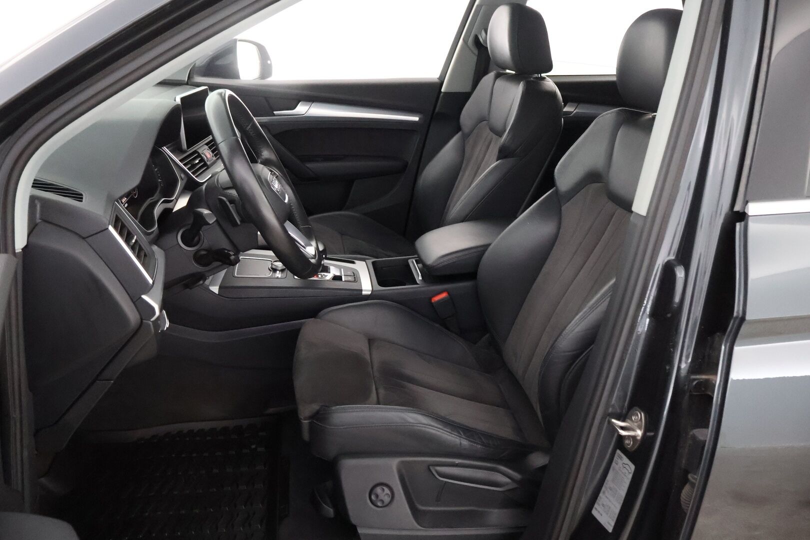 Audi Q5 2017 Business Sport 2,0 TDI 140 kW quattro S tronic - Suomiauto / Ilma-Alusta / Digital Cockpit / Vetokoukku / Nahka-Alcantara / Navi / Lohko & Sisäpistoke!