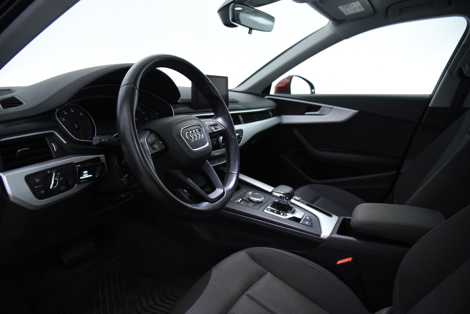 Audi A4 2016 Sedan Business 2,0 TFSI 140 kW S tronic / Webasto / LED / Koukku / Vakkari / P.tutka - Hieno Suomi-auto / 2x alumiinivanteet!