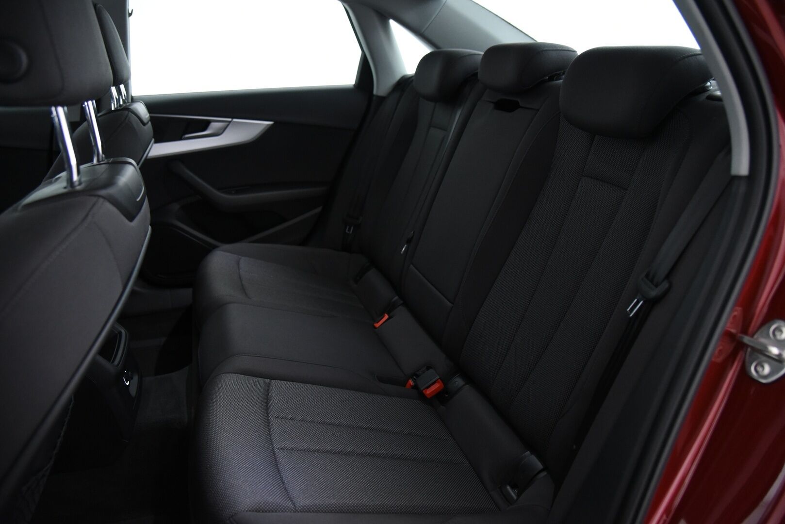 Audi A4 2016 Sedan Business 2,0 TFSI 140 kW S tronic / Webasto / LED / Koukku / Vakkari / P.tutka - Hieno Suomi-auto / 2x alumiinivanteet!