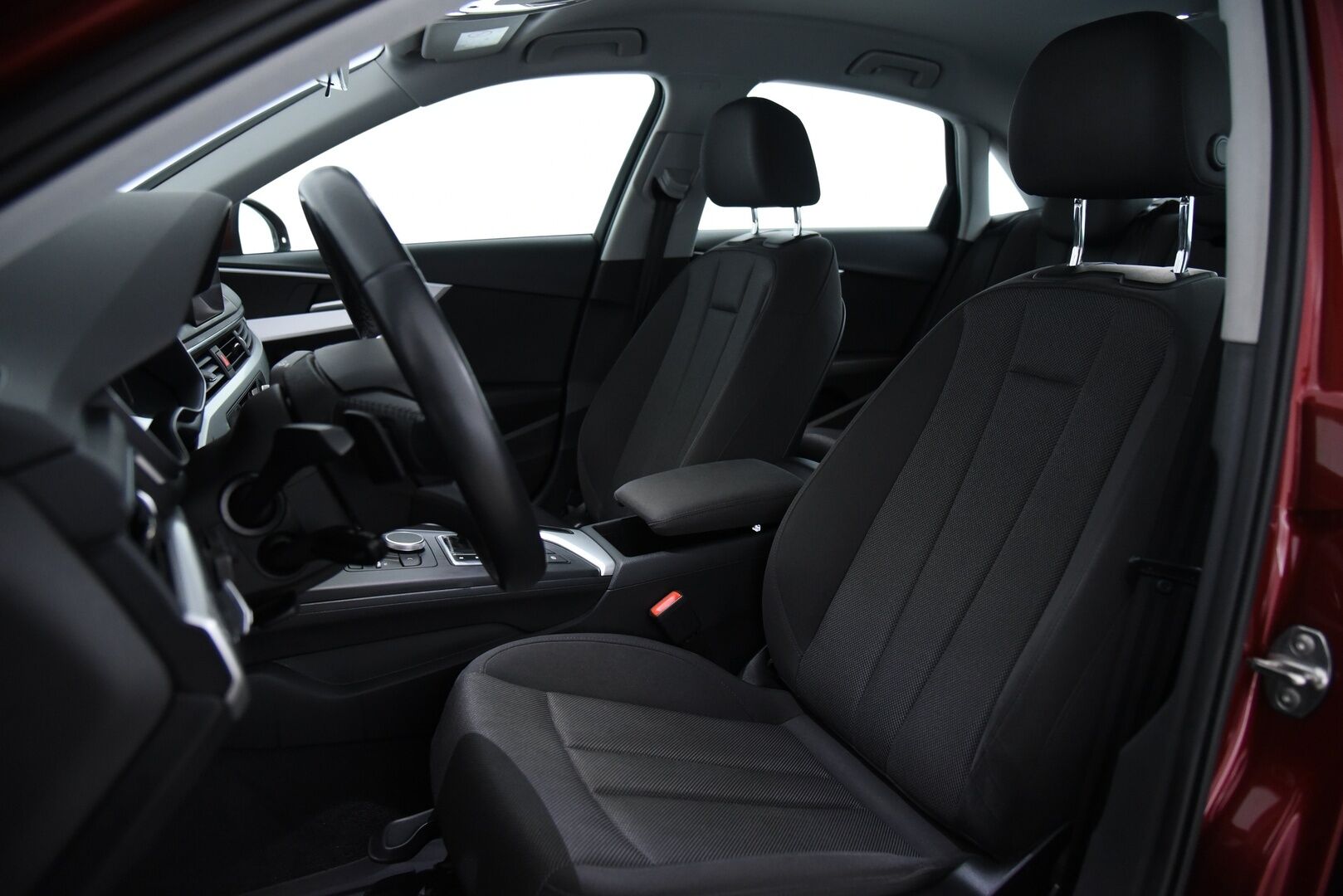 Audi A4 2016 Sedan Business 2,0 TFSI 140 kW S tronic / Webasto / LED / Koukku / Vakkari / P.tutka - Hieno Suomi-auto / 2x alumiinivanteet!