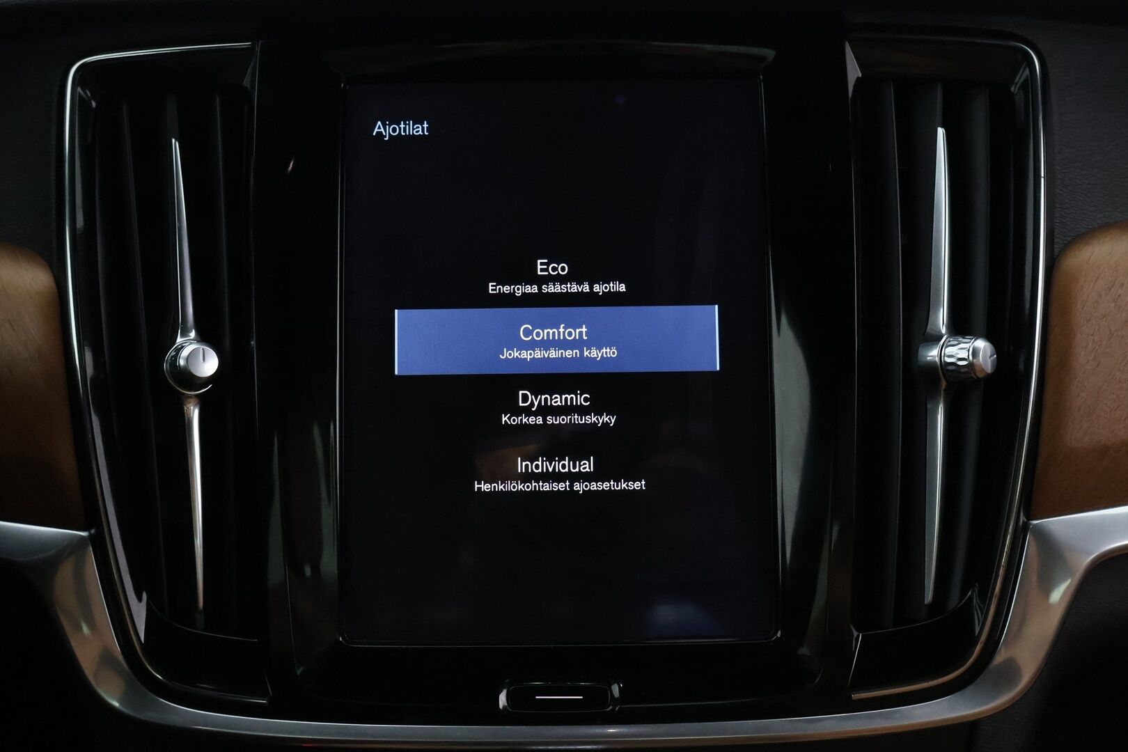 Volvo S90 2016 D5 AWD Inscription aut - ilman AD-blue järjestelmää | Suomi-Auto | ACC | 360-Kamera | Lisälämmitin | Muistipenkit | Nahkaverhoilu | Vetokoukku