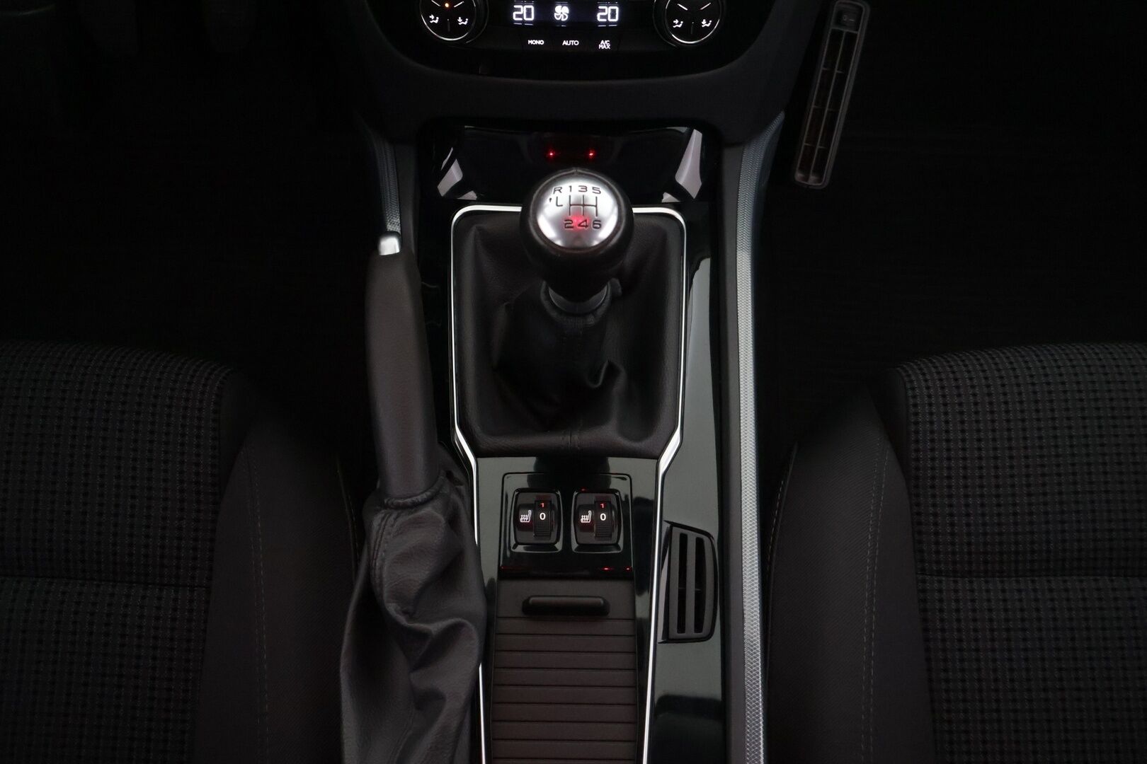 Peugeot 508 2017 SW Active BlueHDi 120 ** Lohko / Koukku / Vakkari / Bluetooth - ** Kahdet renkaat / Juuri katsastettu ** - HULLU BLACKWEEK KORKOTARJOUS 2,49%