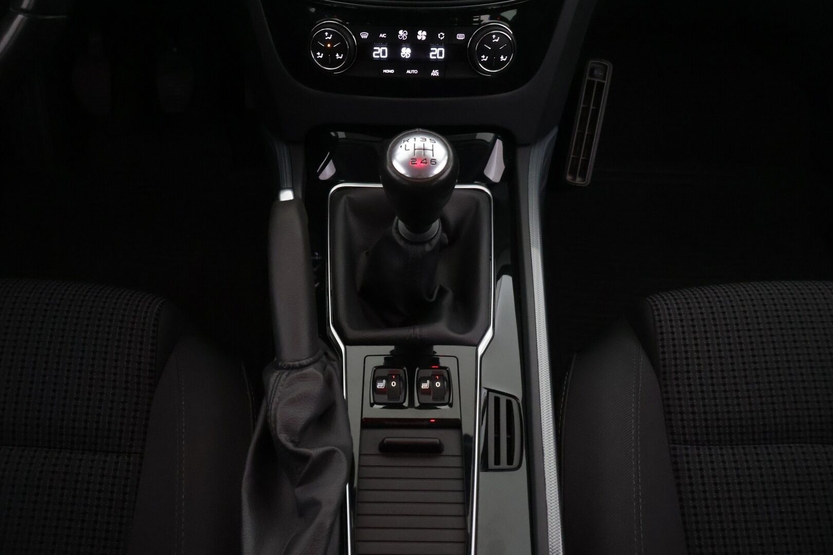 Peugeot 508 2017 SW Active BlueHDi 120 ** Lohko / Koukku / Vakkari / Bluetooth - ** Kahdet renkaat / Juuri katsastettu **