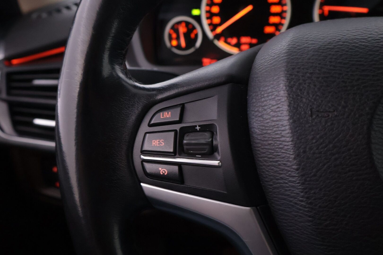 BMW X5 2017 F15 xDrive40e A - YritysOutlet - Myydään vain yrityksille - Upeasta varusteltu / Ruskeat nahat / Hyvin huollettu / S.ratti / S.kontti / Hyvät nastat 