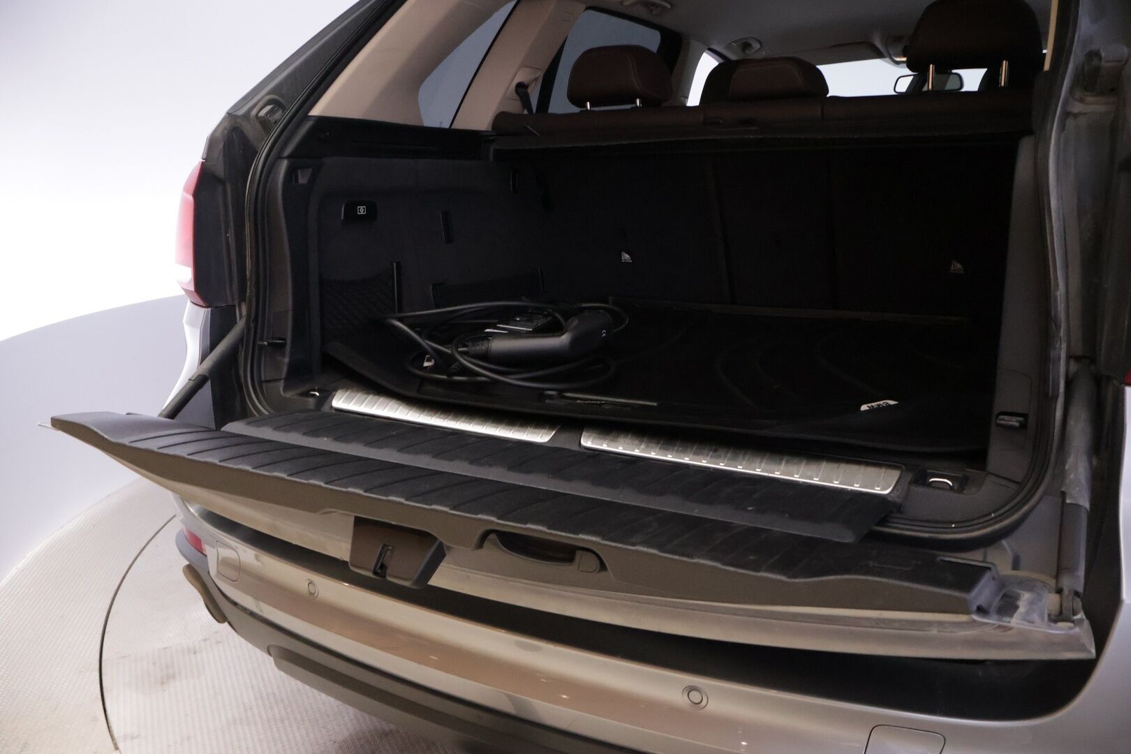 BMW X5 2017 F15 xDrive40e A - YritysOutlet - Myydään vain yrityksille - Upeasta varusteltu / Ruskeat nahat / Hyvin huollettu / S.ratti / S.kontti / Hyvät nastat 