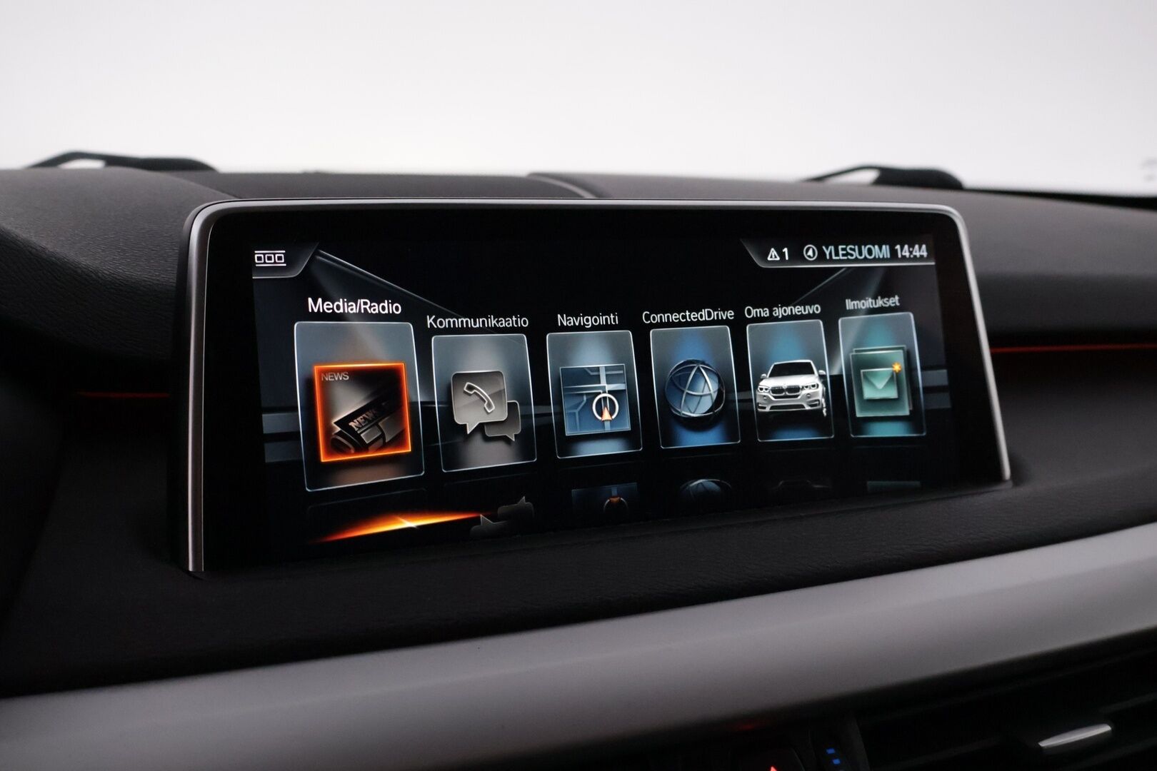 BMW X5 2017 F15 xDrive40e A - YritysOutlet - Myydään vain yrityksille - Upeasta varusteltu / Ruskeat nahat / Hyvin huollettu / S.ratti / S.kontti / Hyvät nastat 