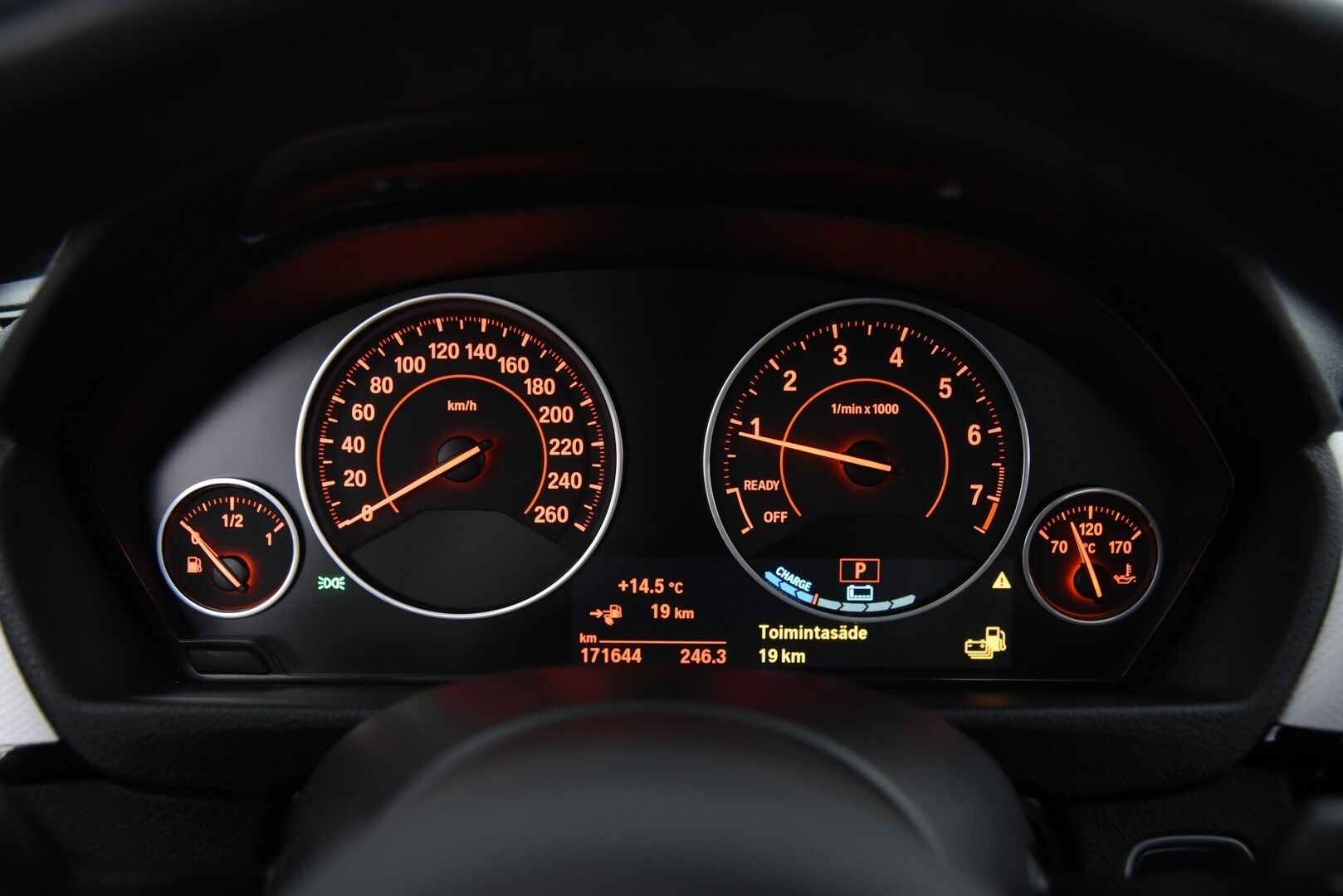 BMW 330 2017 F30 Sedan 330e A Business M Sport / Adapt. vak. / Muistipenkki / Adapt. LED / HiFi / P-Tutkat - Akku kuntotarkastettu! / Kahdet hyvät renkaat