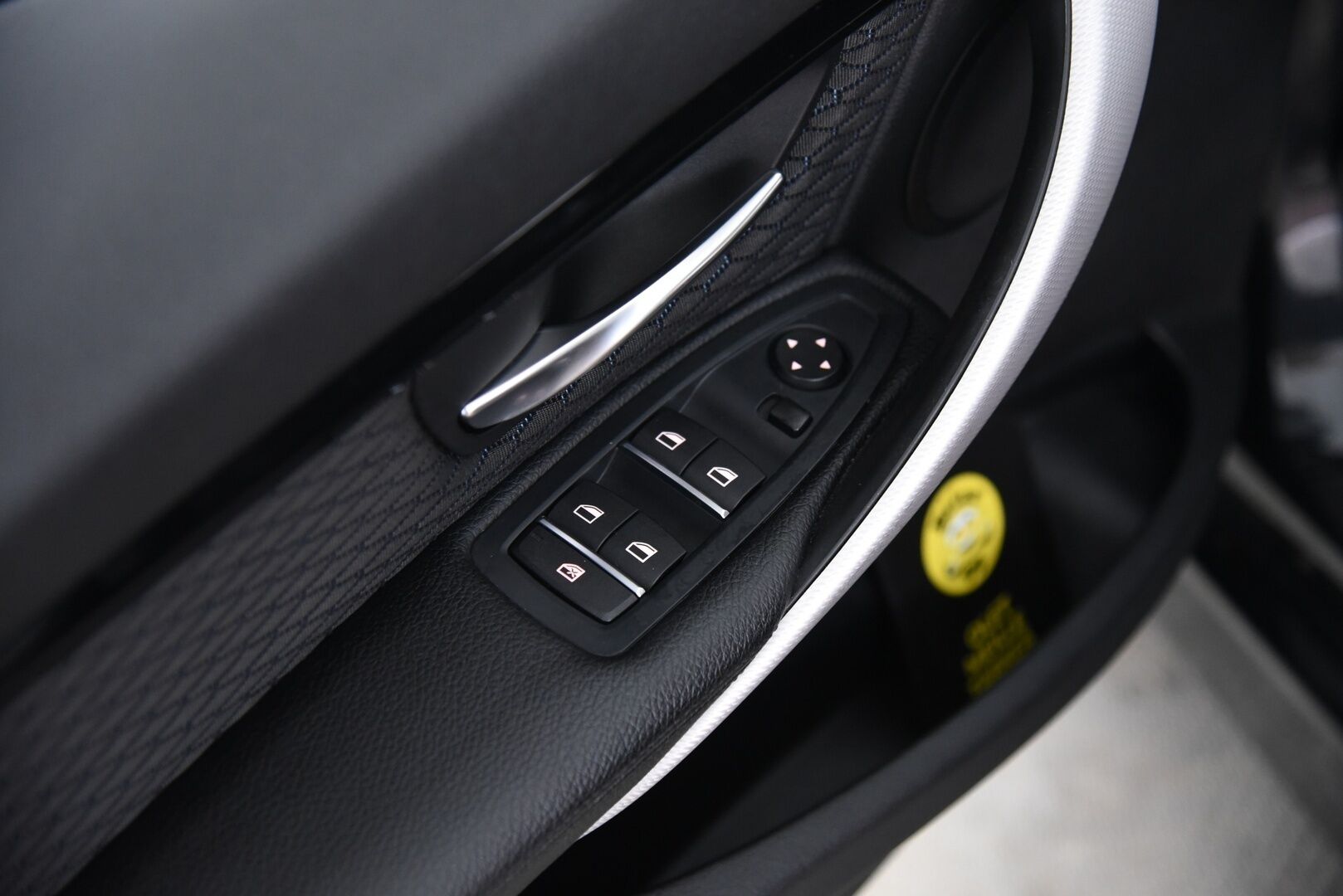 BMW 330 2017 F30 Sedan 330e A Business M Sport / Adapt. vak. / Muistipenkki / Adapt. LED / HiFi / P-Tutkat - Akku kuntotarkastettu! / Kahdet hyvät renkaat