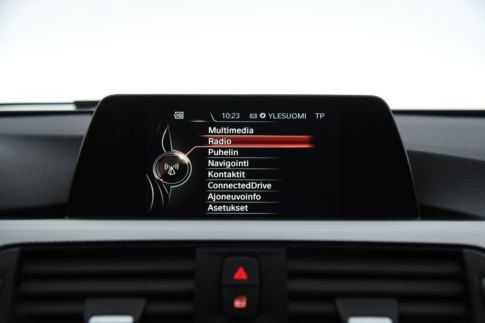 BMW 330 2017 F30 Sedan 330e A Business M Sport / Adapt. vak. / Muistipenkki / Adapt. LED / HiFi / P-Tutkat - Akku kuntotarkastettu! / Kahdet hyvät renkaat