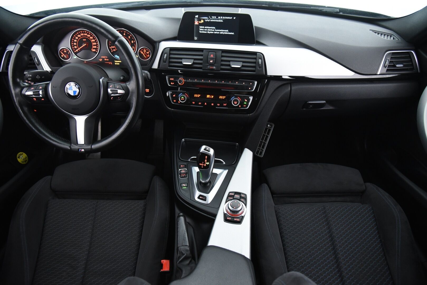 BMW 330 2017 F30 Sedan 330e A Business M Sport / Adapt. vak. / Muistipenkki / Adapt. LED / HiFi / P-Tutkat - Hyvät kesä- ja talvirenkaat BMW:n aluvanteilla!