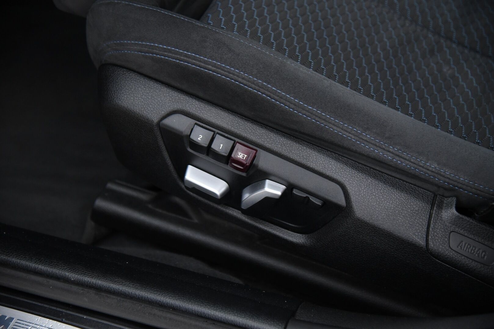 BMW 330 2017 F30 Sedan 330e A Business M Sport / Adapt. vak. / Muistipenkki / Adapt. LED / HiFi / P-Tutkat - Akku kuntotarkastettu! / Kahdet hyvät renkaat