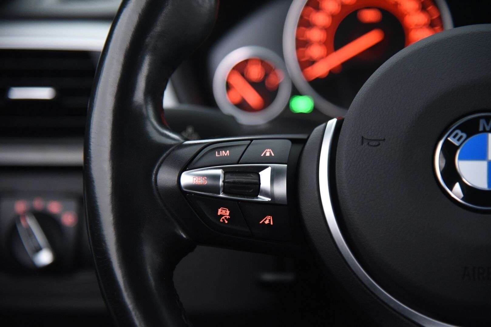 BMW 330 2017 F30 Sedan 330e A Business M Sport / Adapt. vak. / Muistipenkki / Adapt. LED / HiFi / P-Tutkat - Hyvät kesä- ja talvirenkaat BMW:n aluvanteilla! - HULLU BLACKWEEK KORKOTARJOUS 2,49%