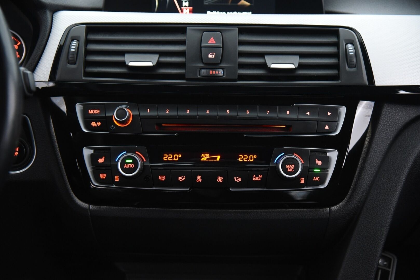 BMW 330 2017 F30 Sedan 330e A Business M Sport / Adapt. vak. / Muistipenkki / Adapt. LED / HiFi / P-Tutkat - Hyvät kesä- ja talvirenkaat BMW:n aluvanteilla! - HULLU BLACKWEEK KORKOTARJOUS 2,49%