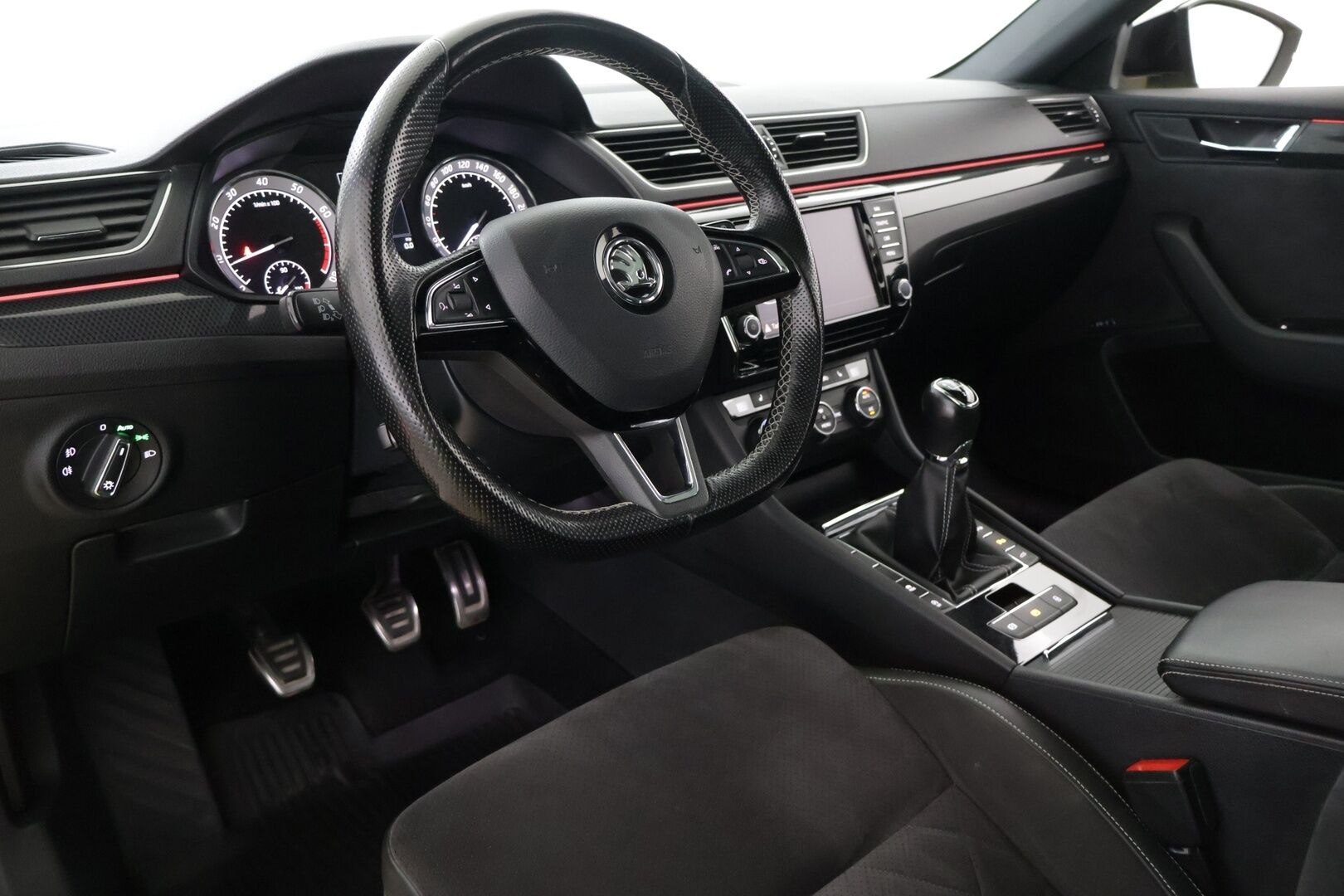 Skoda Superb 2017 1,4 TSI ACT SportLine - Panorama | ACC | Muistipenkki | Canton | P-Kamera | Tutkat | Navi | Ambient | Koukku | Webasto