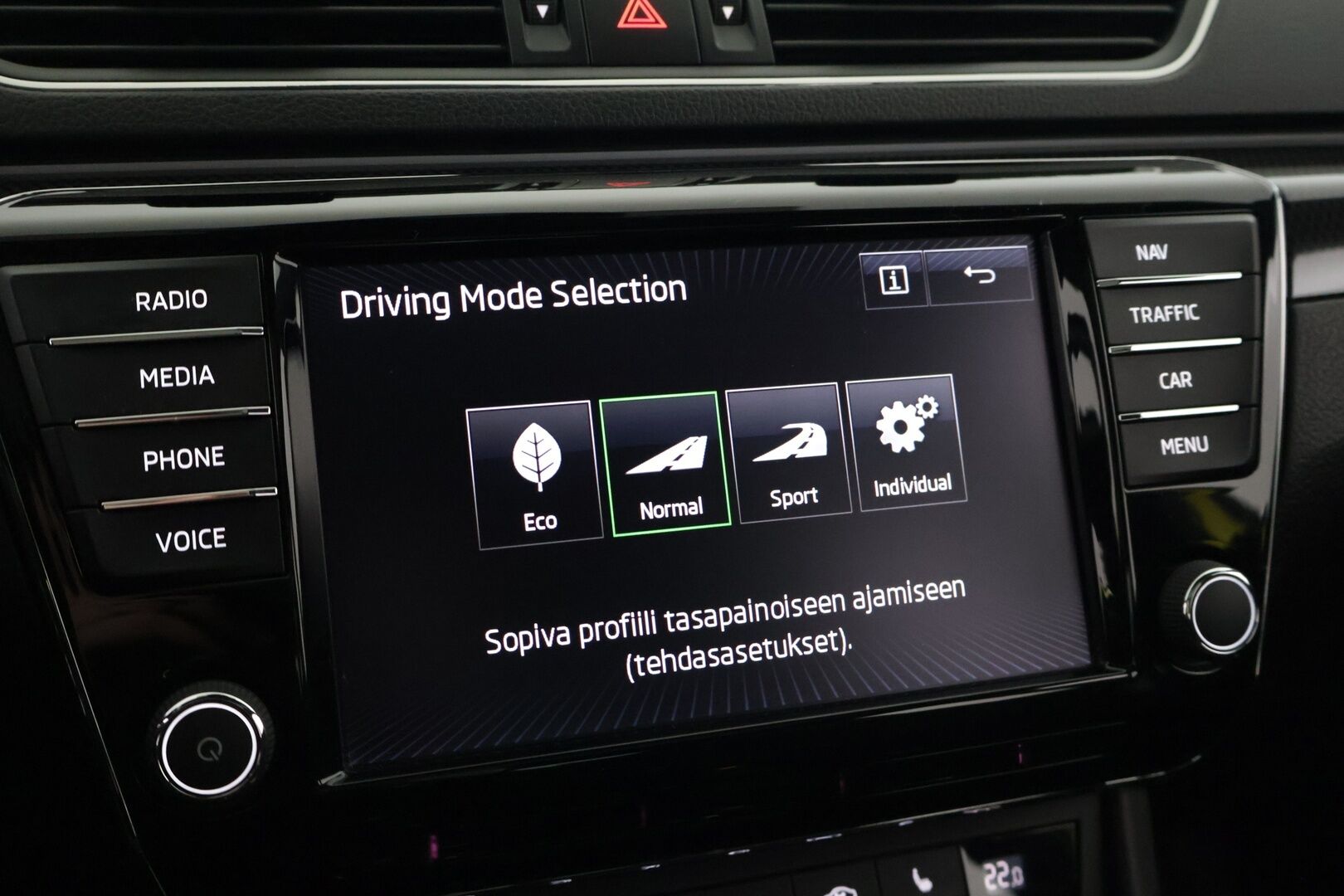 Skoda Superb 2017 1,4 TSI ACT SportLine - Panorama | ACC | Muistipenkki | Canton | P-Kamera | Tutkat | Navi | Ambient | Koukku | Webasto