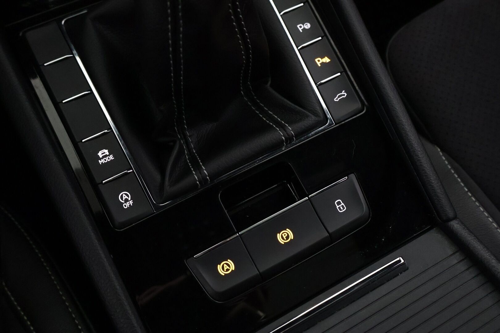 Skoda Superb 2017 1,4 TSI ACT SportLine - Panorama | ACC | Muistipenkki | Canton | P-Kamera | Tutkat | Navi | Ambient | Koukku | Webasto