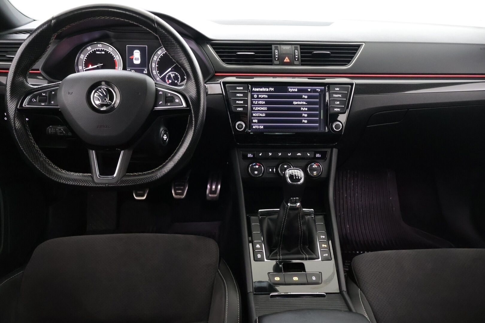 Skoda Superb 2017 1,4 TSI ACT SportLine - Panorama | ACC | Muistipenkki | Canton | P-Kamera | Tutkat | Navi | Ambient | Koukku | Webasto