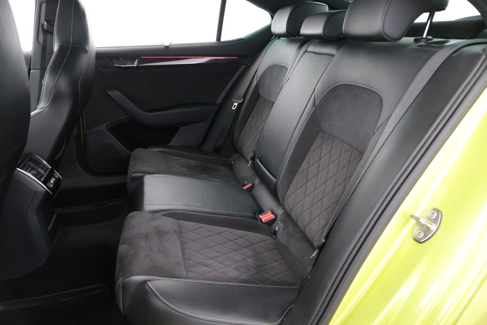 Skoda Superb 2017 1,4 TSI ACT SportLine - Panorama | ACC | Muistipenkki | Canton | P-Kamera | Tutkat | Navi | Ambient | Koukku | Webasto