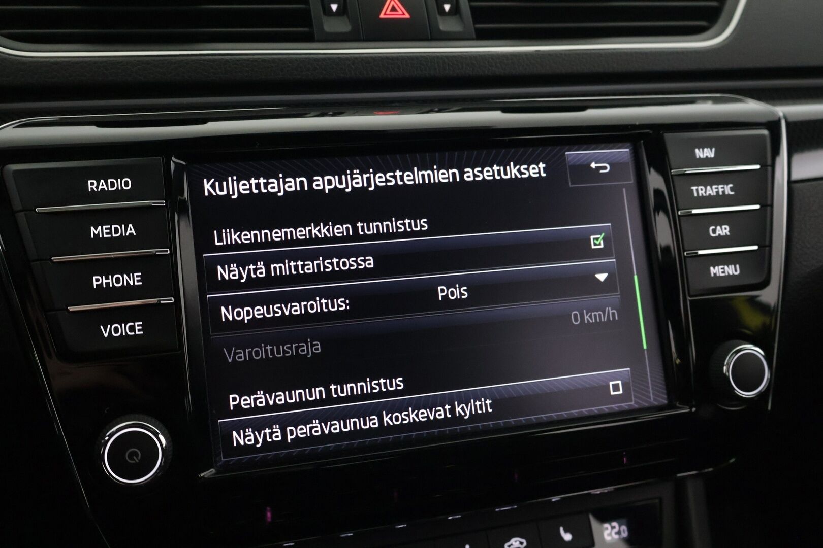 Skoda Superb 2017 1,4 TSI ACT SportLine - Panorama | ACC | Muistipenkki | Canton | P-Kamera | Tutkat | Navi | Ambient | Koukku | Webasto