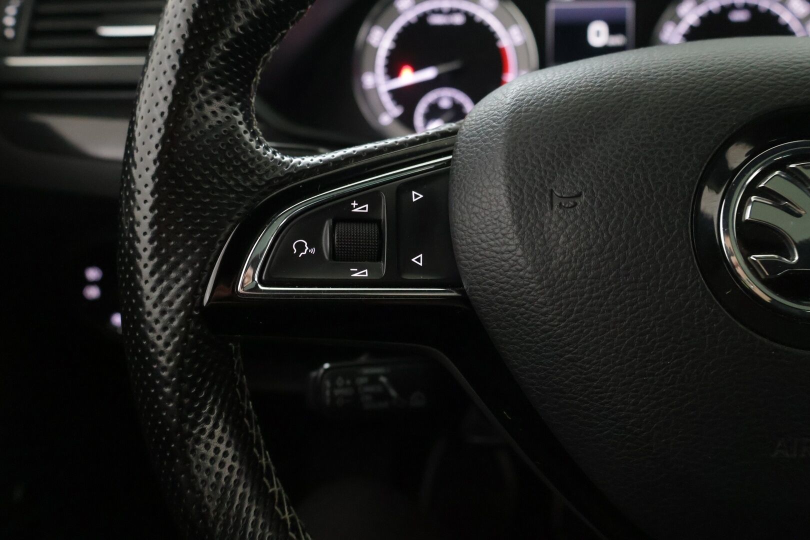 Skoda Superb 2017 1,4 TSI ACT SportLine - Panorama | ACC | Muistipenkki | Canton | P-Kamera | Tutkat | Navi | Ambient | Koukku | Webasto