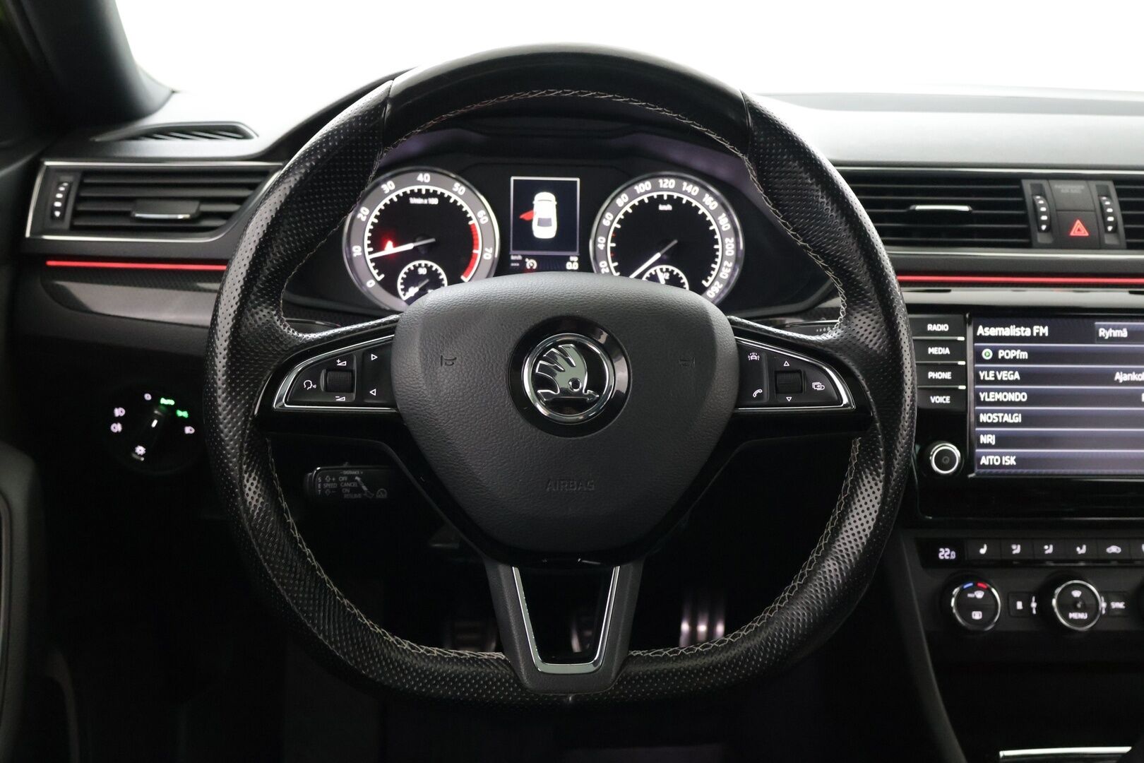 Skoda Superb 2017 1,4 TSI ACT SportLine - Panorama | ACC | Muistipenkki | Canton | P-Kamera | Tutkat | Navi | Ambient | Koukku | Webasto