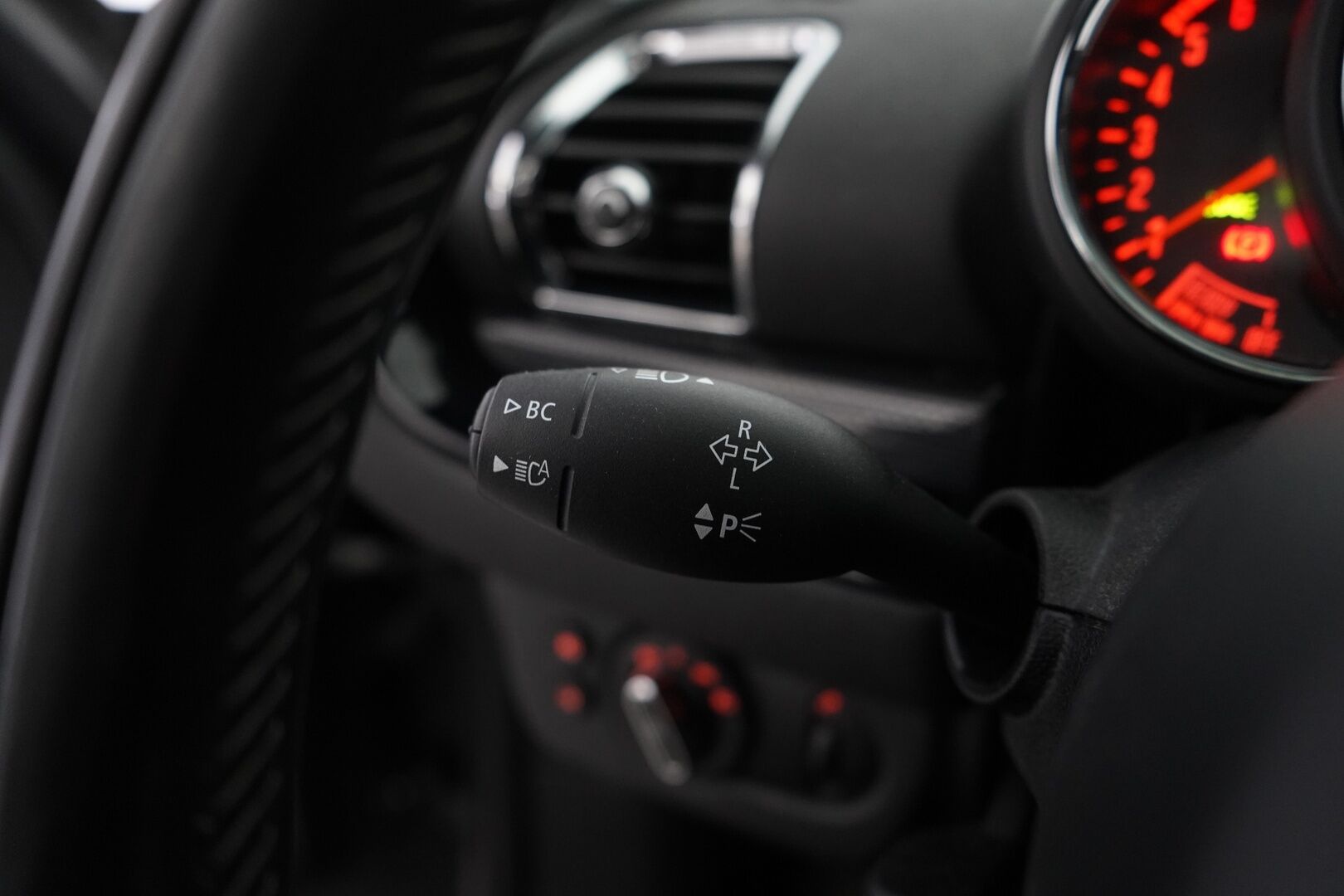 Mini Clubman 2016 Cooper SD A Business *ACC / Panorama / H&K / Nahat / KeyLessGo / HUD* - Kahdet renkaat alumiinivantein / Juuri huollettu