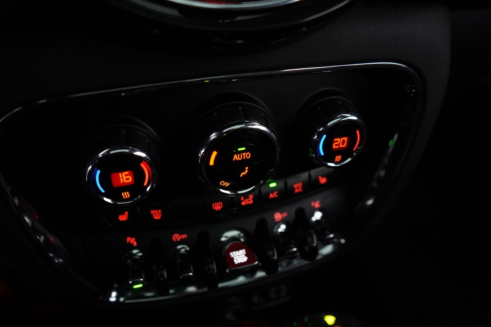 Mini Clubman 2016 Cooper SD A Business *ACC / Panorama / H&K / Nahat / KeyLessGo / HUD* - Kahdet renkaat alumiinivantein / Juuri huollettu - HULLU BLACKWEEK KORKOTARJOUS 2,49%