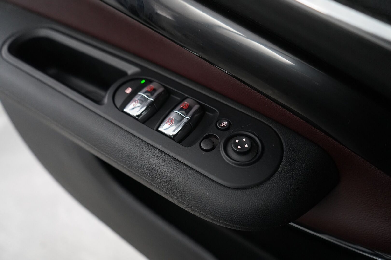 Mini Clubman 2016 Cooper SD A Business *ACC / Panorama / H&K / Nahat / KeyLessGo / HUD* - Kahdet renkaat alumiinivantein / Juuri huollettu