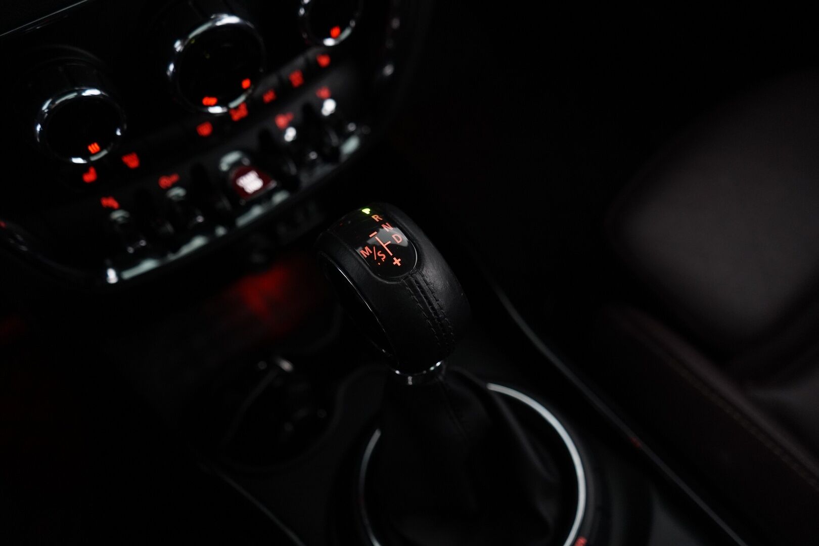 Mini Clubman 2016 Cooper SD A Business *ACC / Panorama / H&K / Nahat / KeyLessGo / HUD* - Kahdet renkaat alumiinivantein / Juuri huollettu - HULLU BLACKWEEK KORKOTARJOUS 2,49%