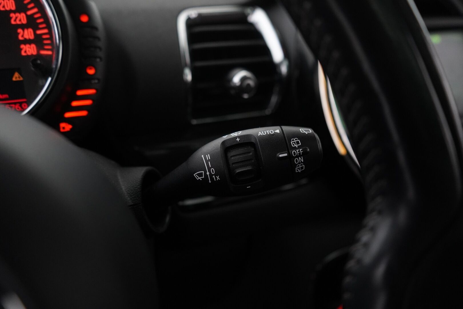 Mini Clubman 2016 Cooper SD A Business *ACC / Panorama / H&K / Nahat / KeyLessGo / HUD* - Kahdet renkaat alumiinivantein / Juuri huollettu - HULLU BLACKWEEK KORKOTARJOUS 2,49%