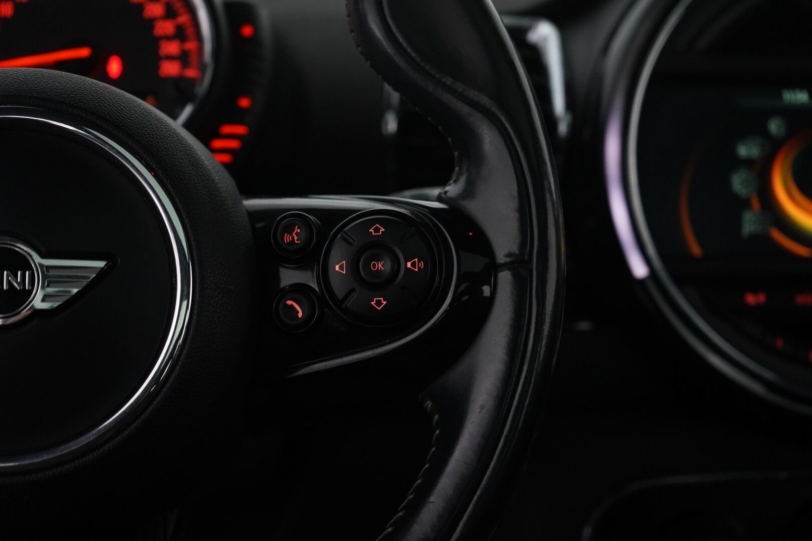 Mini Clubman 2016 Cooper SD A Business *ACC / Panorama / H&K / Nahat / KeyLessGo / HUD* - Kahdet renkaat alumiinivantein / Juuri huollettu - HULLU BLACKWEEK KORKOTARJOUS 2,49%