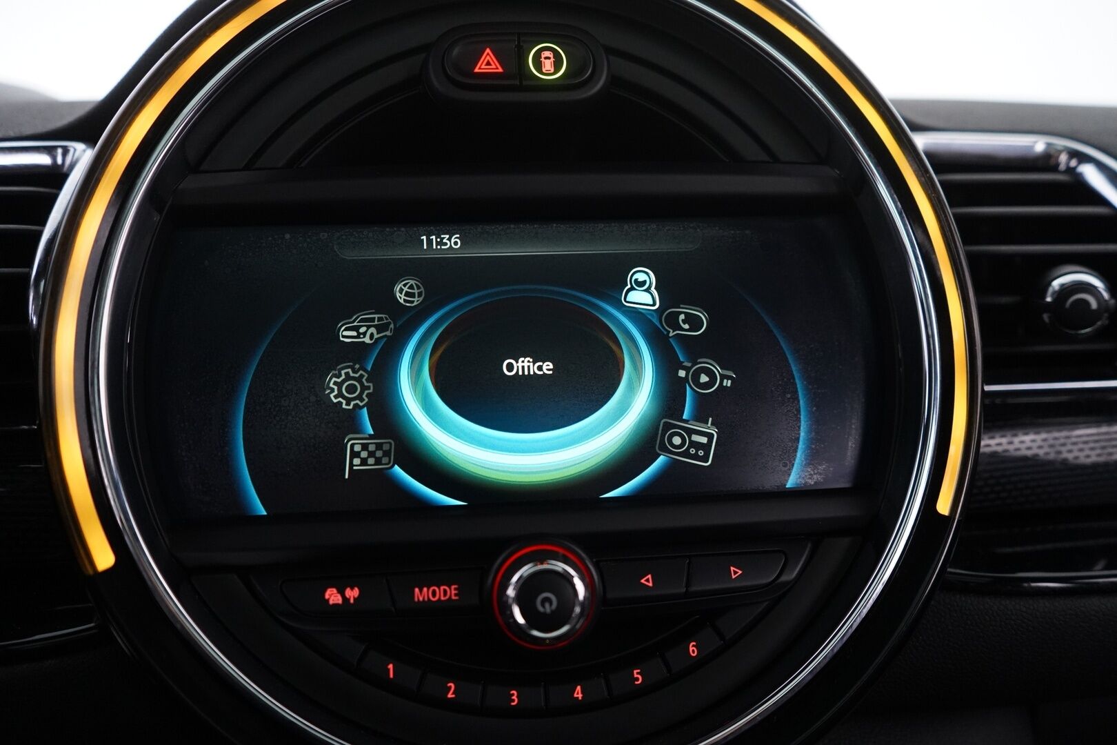 Mini Clubman 2016 Cooper SD A Business *ACC / Panorama / H&K / Nahat / KeyLessGo / HUD* - Kahdet renkaat alumiinivantein / Juuri huollettu - HULLU BLACKWEEK KORKOTARJOUS 2,49%