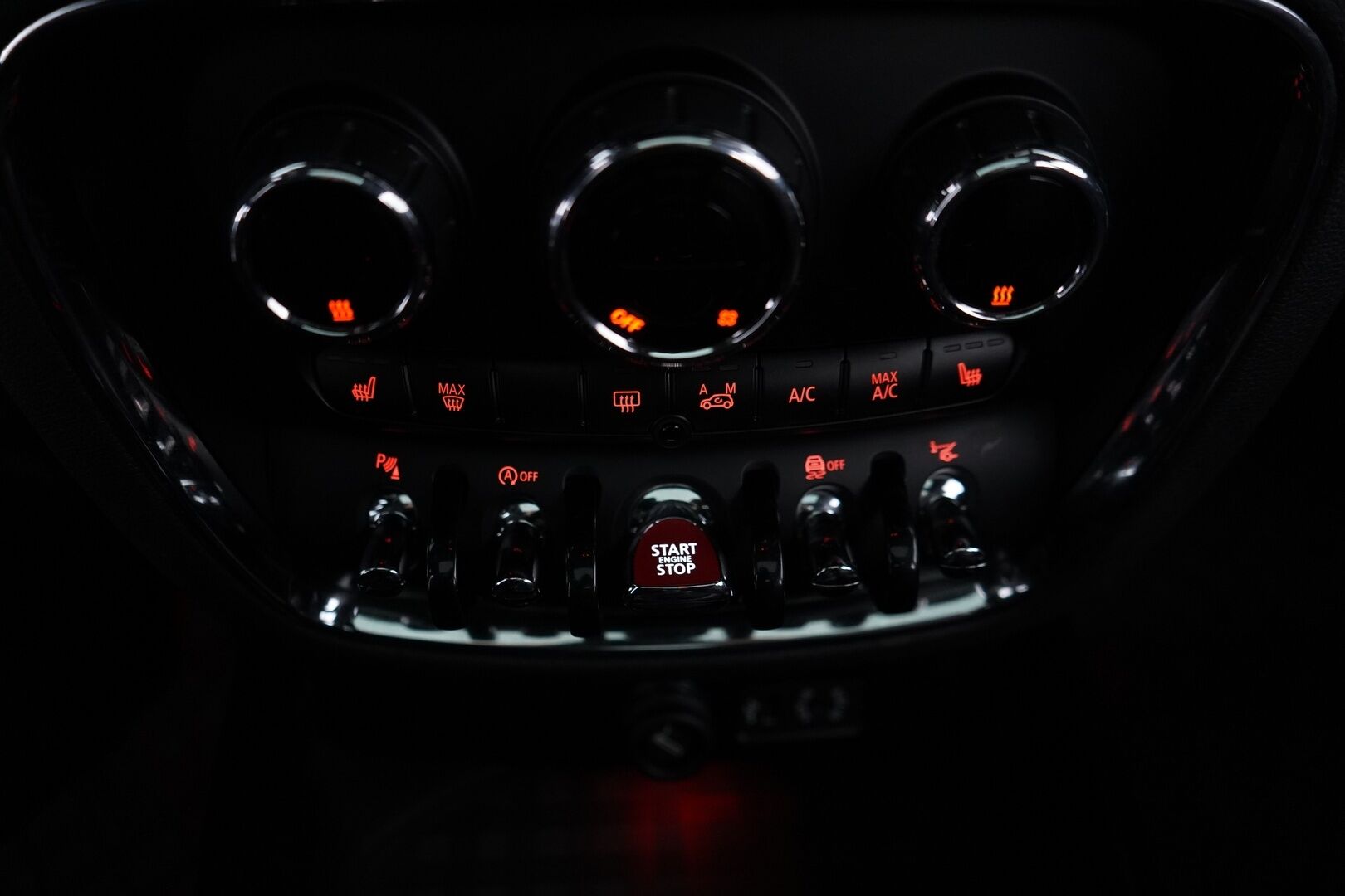 Mini Clubman 2016 Cooper SD A Business *ACC / Panorama / H&K / Nahat / KeyLessGo / HUD* - Kahdet renkaat alumiinivantein / Juuri huollettu