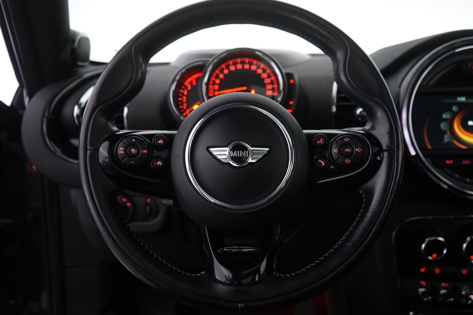 Mini Clubman 2016 Cooper SD A Business *ACC / Panorama / H&K / Nahat / KeyLessGo / HUD* - Kahdet renkaat alumiinivantein / Juuri huollettu