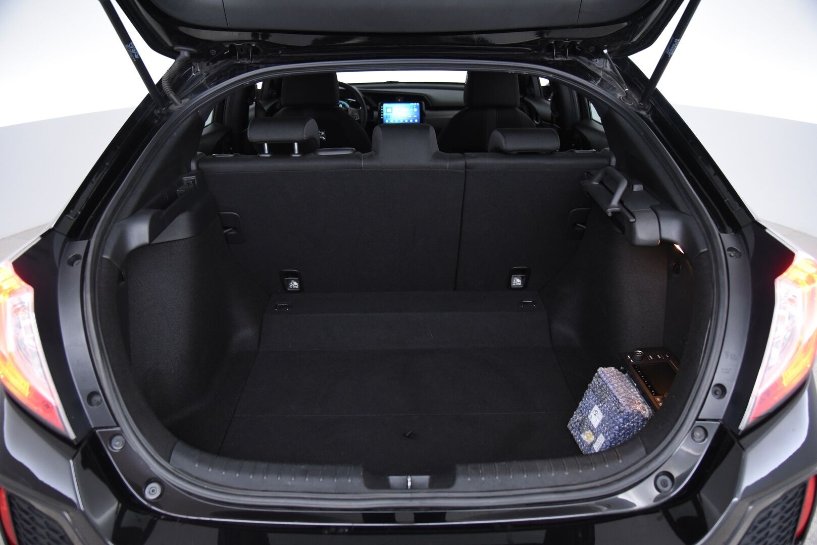 Honda Civic 2018 HB 129 hv Business AT * Adapt.vakkari / Kaistavahti / Suomi-auto * - Merkkihuollot / Jakopää vaihdettu / Juuri huollettu / Hyvällä historialla - HULLUT AVAJAISHULINAT KORKOTARJOUS 3,29 %