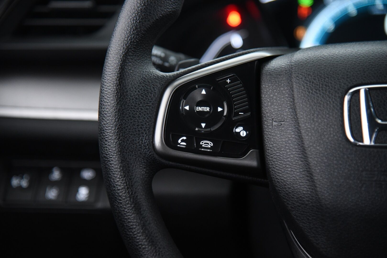 Honda Civic 2018 HB 129 hv Business AT * Adapt.vakkari / Kaistavahti / Suomi-auto * - Merkkihuollot / Jakopää vaihdettu / Juuri huollettu / Hyvällä historialla