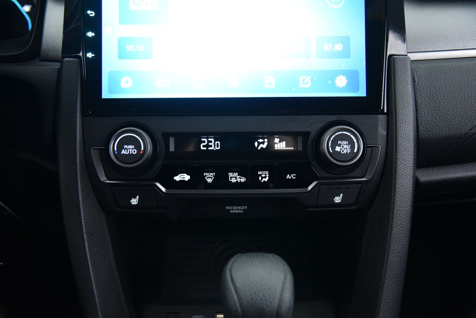 Honda Civic 2018 HB 129 hv Business AT * Adapt.vakkari / Kaistavahti / Suomi-auto * - Merkkihuollot / Jakopää vaihdettu / Juuri huollettu / Hyvällä historialla