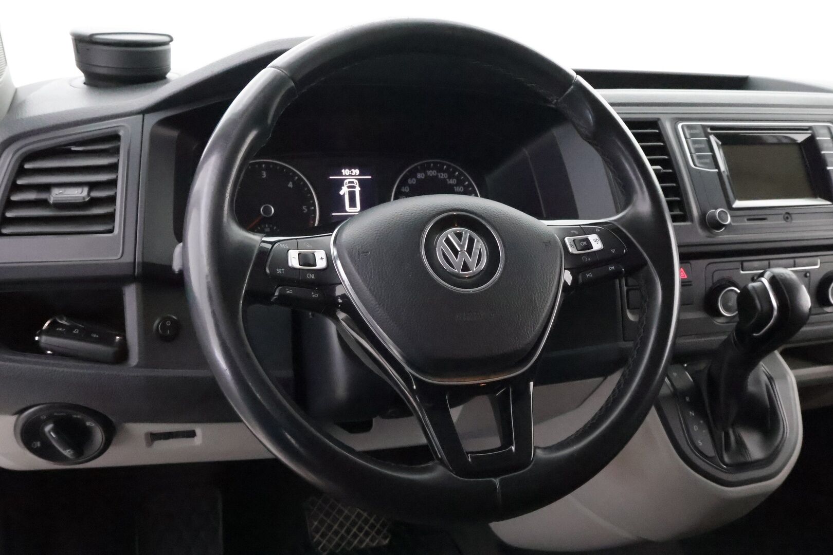 Volkswagen Transporter 2017 umpipakettiauto Pitkä 2,0 TDI 110kW DSG (FI17) BULLI * Webasto / Vetokoukku / LED / Kylkiputket & Lisävalot / Vakkari - Näyttävä / Isosti huollettu / Jakopää tehty / Juuri tullut Tampereelle!