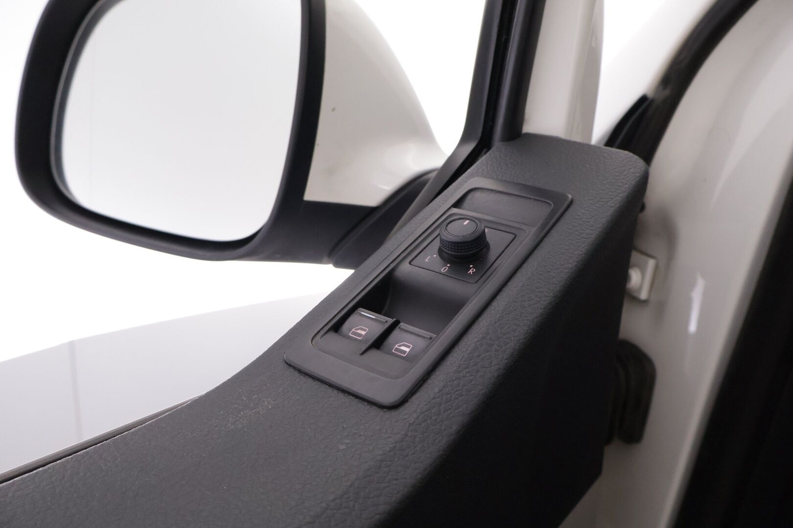 Volkswagen Transporter 2017 umpipakettiauto Pitkä 2,0 TDI 110kW DSG (FI17) BULLI * Webasto / Vetokoukku / LED / Kylkiputket & Lisävalot / Vakkari - Näyttävä / Isosti huollettu / Jakopää tehty / Juuri tullut Tampereelle!