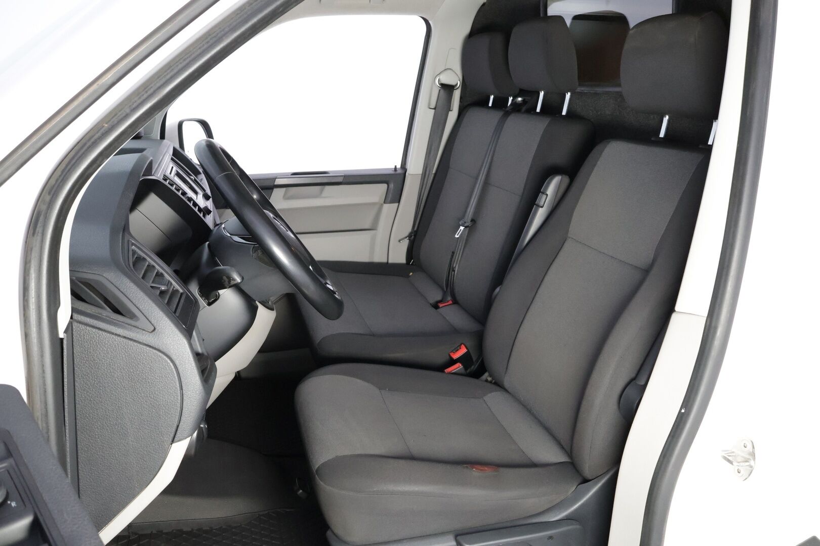 Volkswagen Transporter 2017 umpipakettiauto Pitkä 2,0 TDI 110kW DSG (FI17) BULLI * Webasto / Vetokoukku / LED / Kylkiputket & Lisävalot / Vakkari - Näyttävä / Isosti huollettu / Jakopää tehty / Juuri tullut Tampereelle!